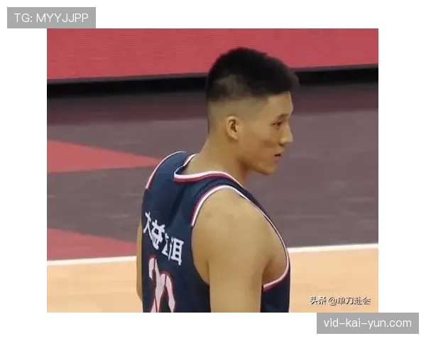 现场：深圳队小外援命中超远压哨三分，回放中心审核后判定无效